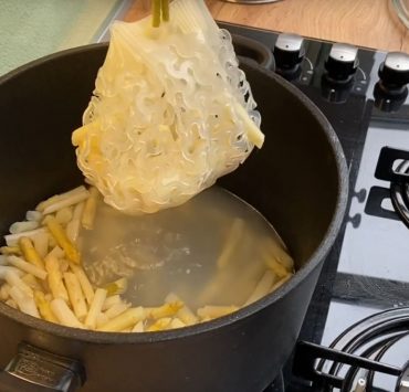 Spargelsuppe selber machen mit Einlage